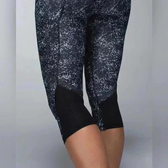 Lululemon Hop To It Crop *Full-On Luxtreme size 6 - Picture 4 of 15